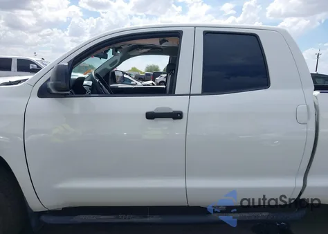 2018 Toyota Tundra Sr 4.6L V8 z USA, uszkodzony, nr VIN 5TFRM5F10JX125310
